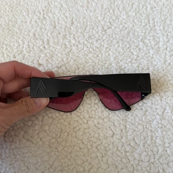 THE ATTICO CARLIJN SHIELD SUNGLASSES IN BLACK - Picture 4 of 6